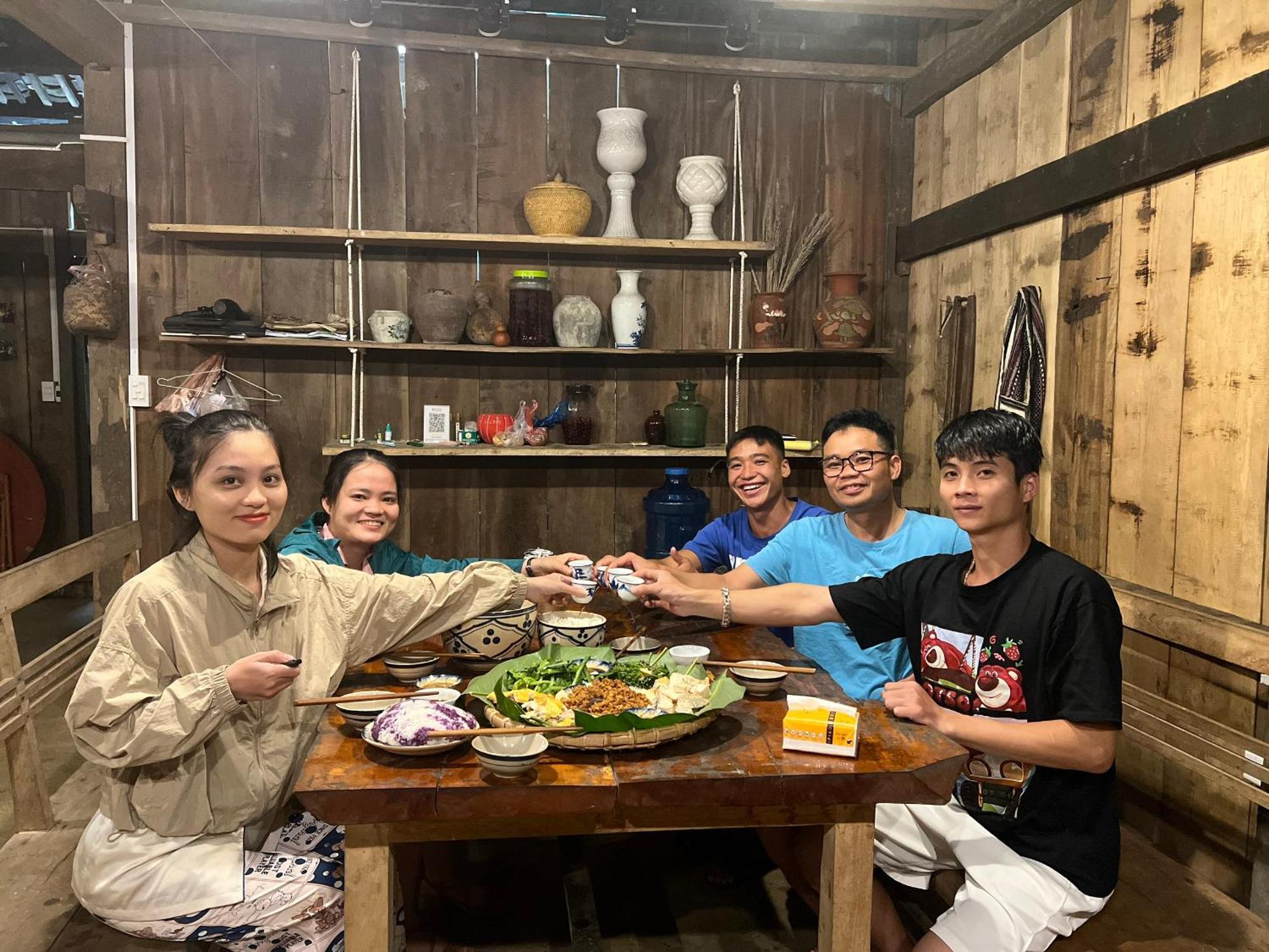 Lung Muoi Homestay Na Giao Экстерьер фото
